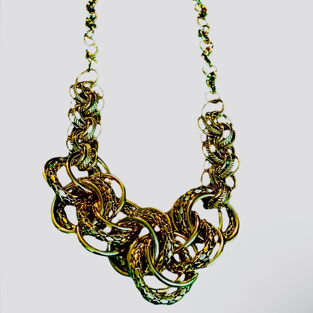 Gold Toned Textured Link Necklace!